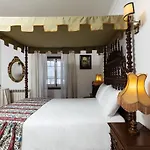 Casa De S. Thiago Do Castelo Guest house