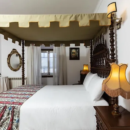 Casa De S. Thiago Do Castelo בית הארחה