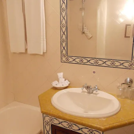 Casa De S. Thiago Do Castelo אובידוס