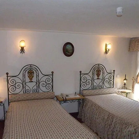 Casa De S. Thiago Do Castelo Гостевой дом 3*