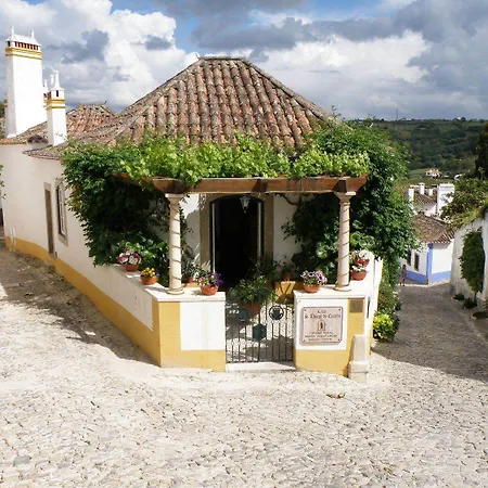 Casa De S. Thiago Do Castelo Обидуш