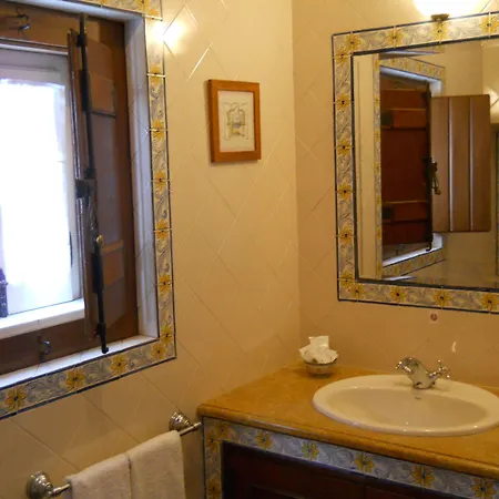 Casa De S. Thiago Do Castelo אובידוס