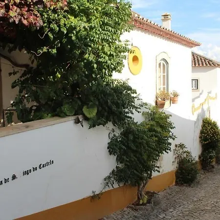 Casa De S. Thiago Do Castelo בית הארחה 3*